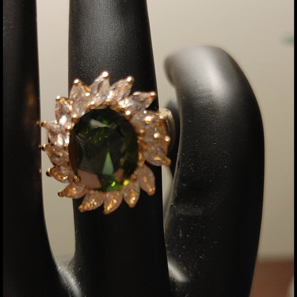 Green Cocktail ring - Picture 2 of 5